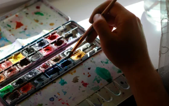 Oil vs. Acrylic: Which Medium Fits You Best?